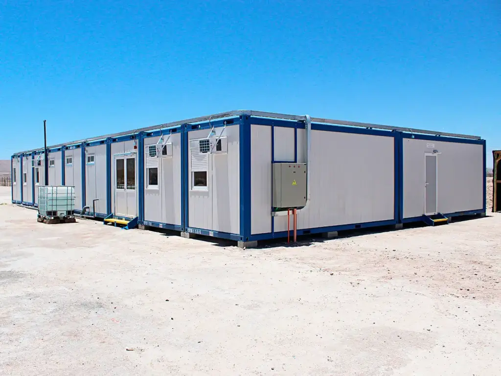 Proyecto modular: oficinas y baños en faena minera